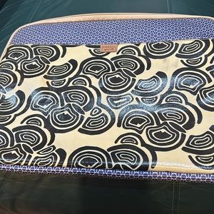 Fossil laptop case.  Clean